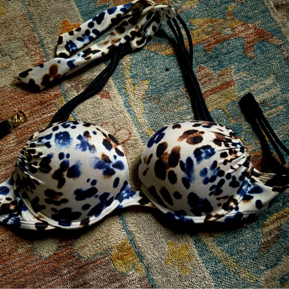 VS Bombshell bikini top
